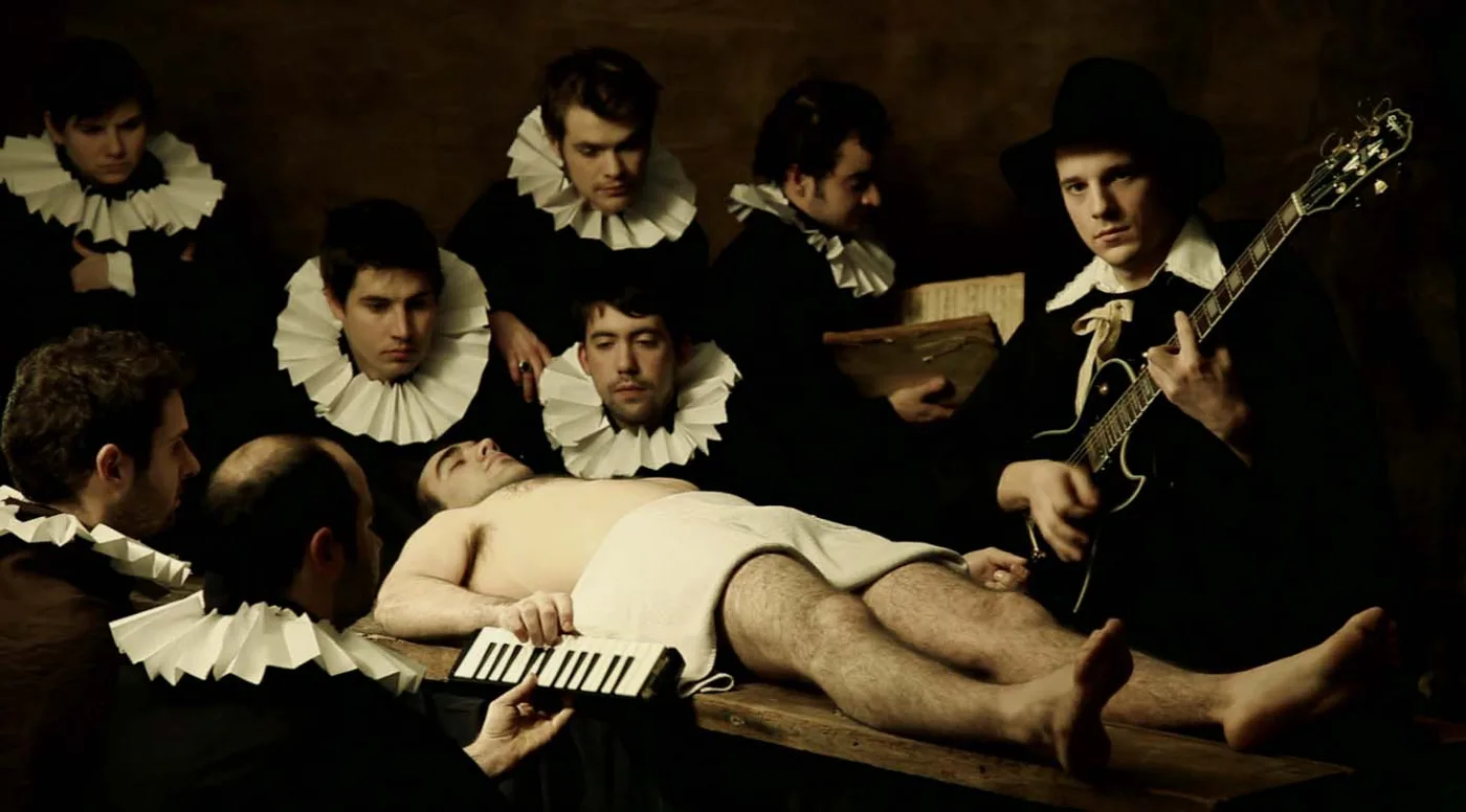 Le groupe Hold Your Horses dans le clip 70 Million