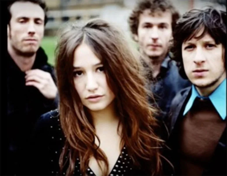 Izia et son groupe dans les archives musicales de French Friday