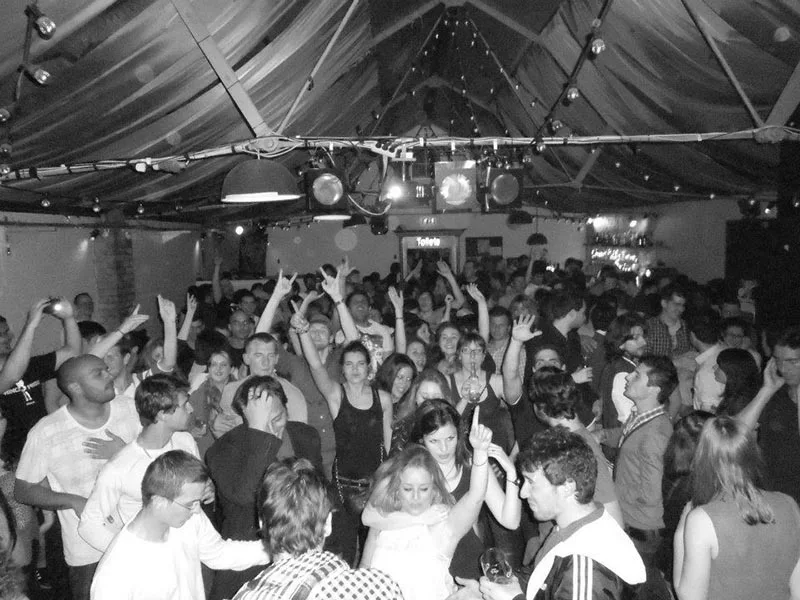 Le public d’une soirée French Friday au Mercantile à Dublin